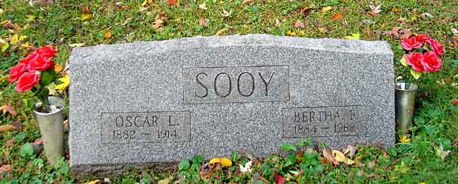Gravestone of Oscar L. and Bertha (Fiegenbaum) Sooy