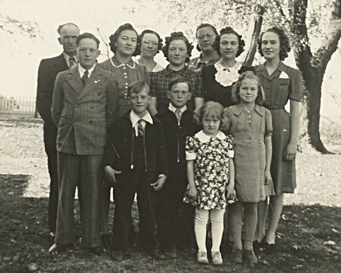 photo of the August H. & Emma F. (Fiegenbaum) Begemann family