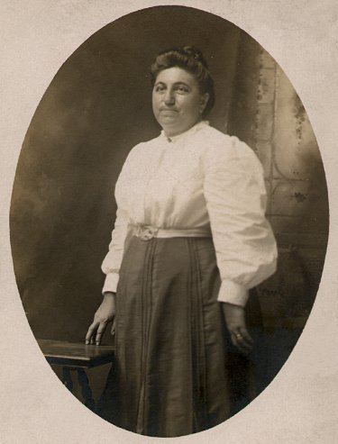 photographic portrait of Emelia M. (Etling) Beyer
