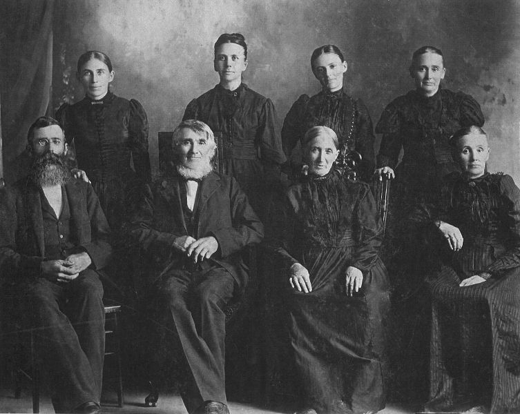 photographic portrait of the Heinrich and Louise (Homeyer) Block family