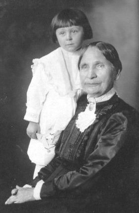 photographic portrait of Margaretha (Dienstbier) Etling & her grandson, Edward William Streitz
