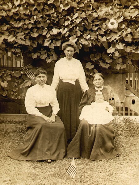 photographic portrait of 4 generations of Etlings