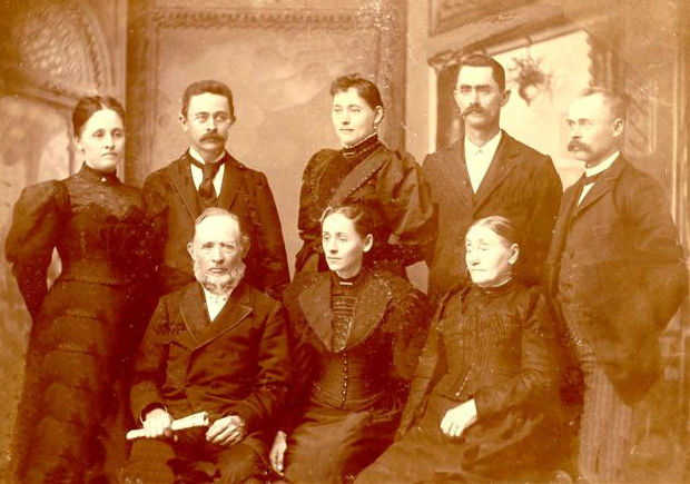 studio photographic portrait of Hermann Wilhelm and Sophia (Gusewelle) Fiegenbaum and their adult children