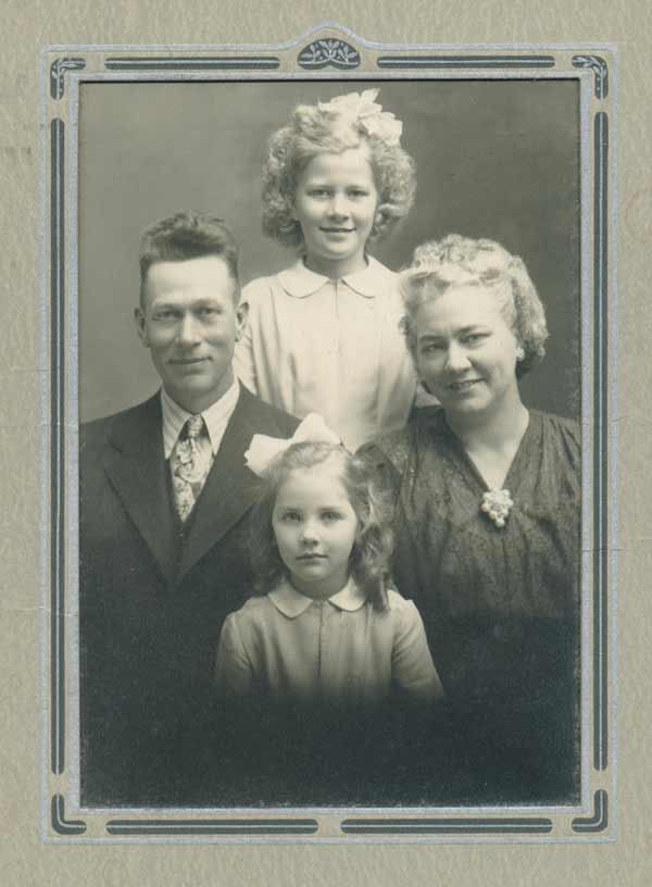 studio photograph of the Edwin and Lucille (Rinne) Fiegenbaum family