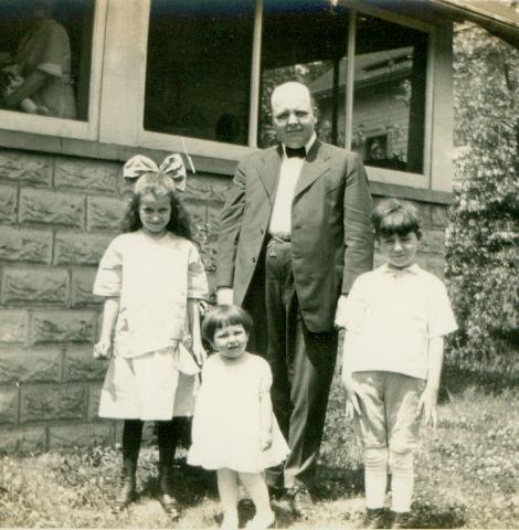 photograph of David W. Fiegenbaum with three children: his daughter, Julia Evans Fiegenbaum, Virginia Estelle Harris, and Warren DesChamps Harris, Jr.