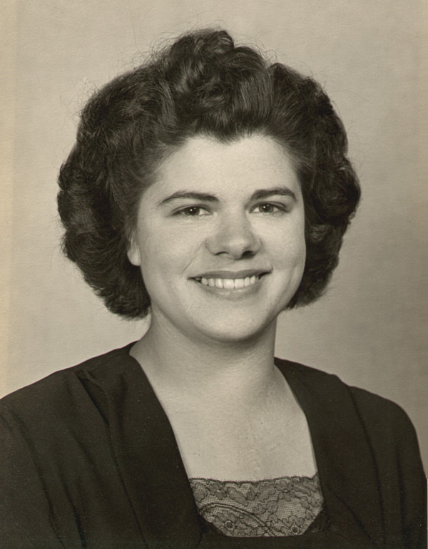 formal photographic portrait of Dorothy Lorraine Fiegenbaum as a young adult
