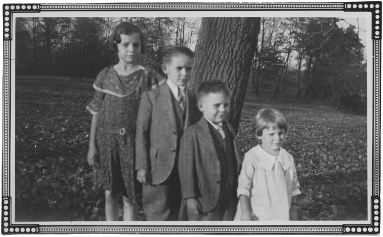 photograph of Gerber-Brockmeyer children standing outside in order of age and height