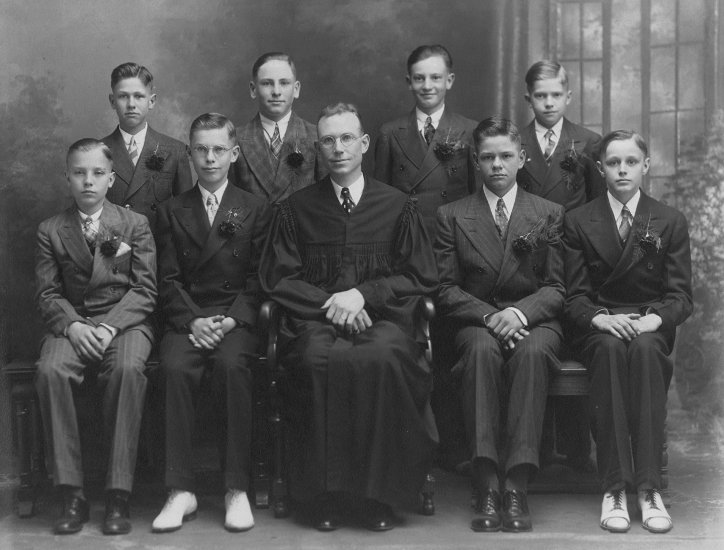 photographic studio portrait of the pastor and the members of the 1939 confirmation class of Zion Evangelical & Reformed Church at Mayview, Missouri.